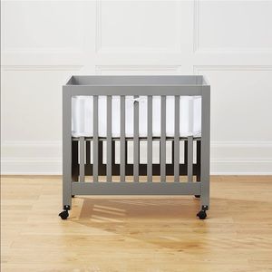 Breathable mesh crib liner for mini cribs